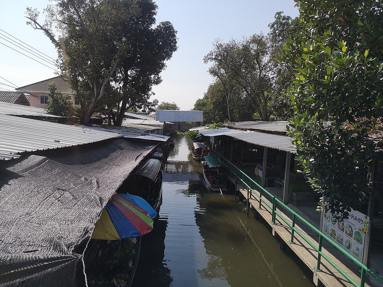 Canal and waterside shops at Khlong Lat Mayom Floating Market