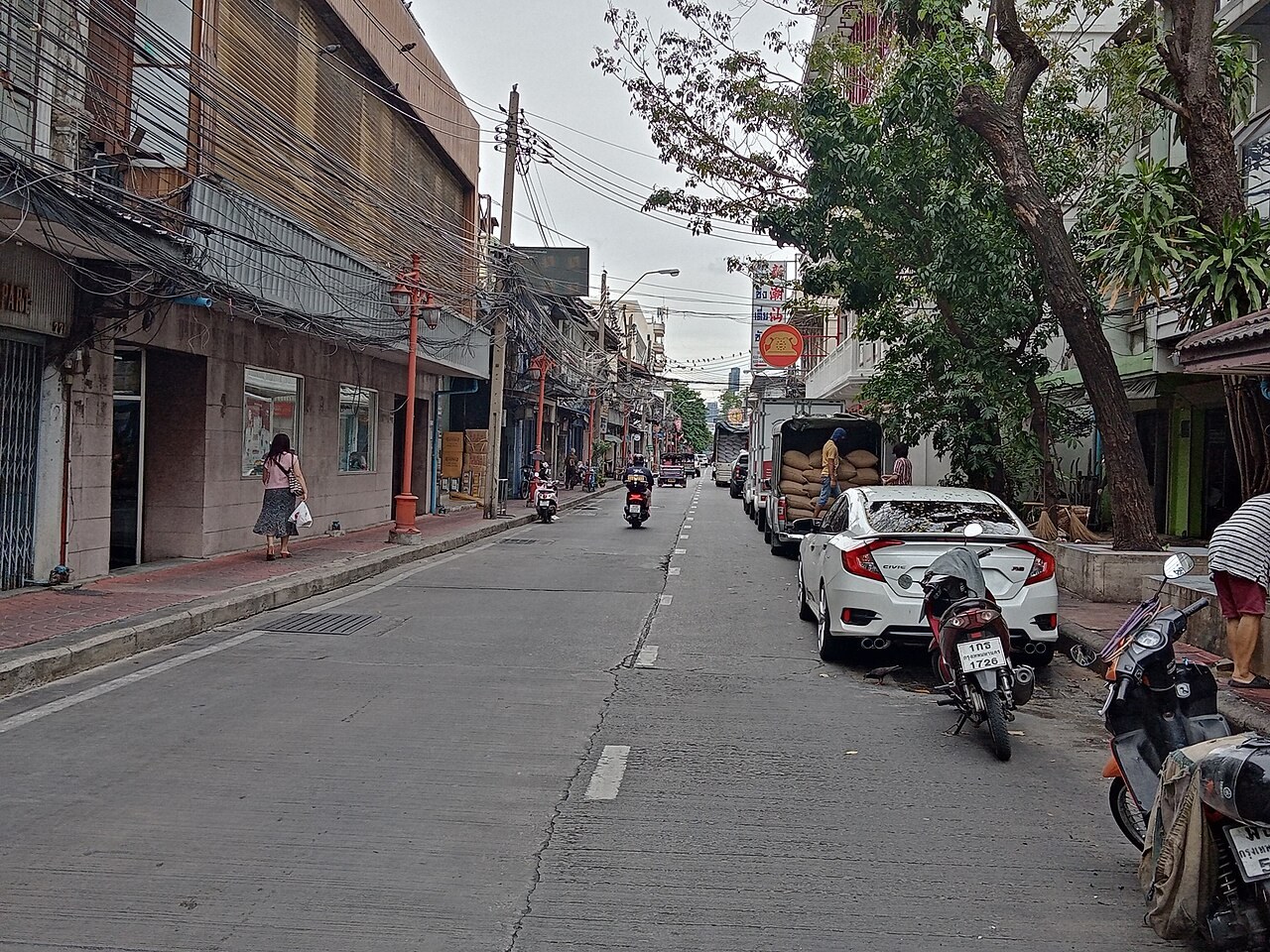 Shops and buildings along Song Wat Road in Bangkok