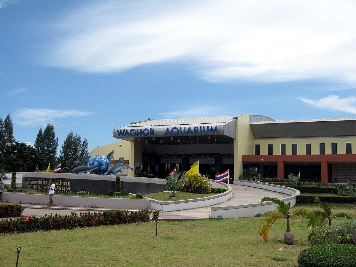 Waghor Aquarium sign and garden in front of the building