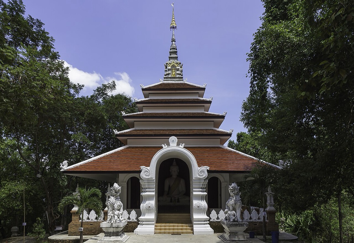 A hall at Wat Pha Lat surrounded by trees