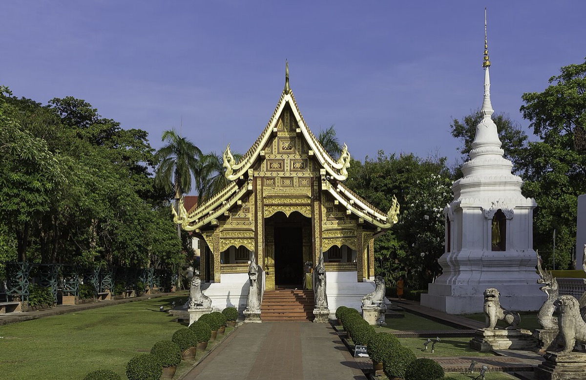 Halls and chedi at Wat Phra Singh