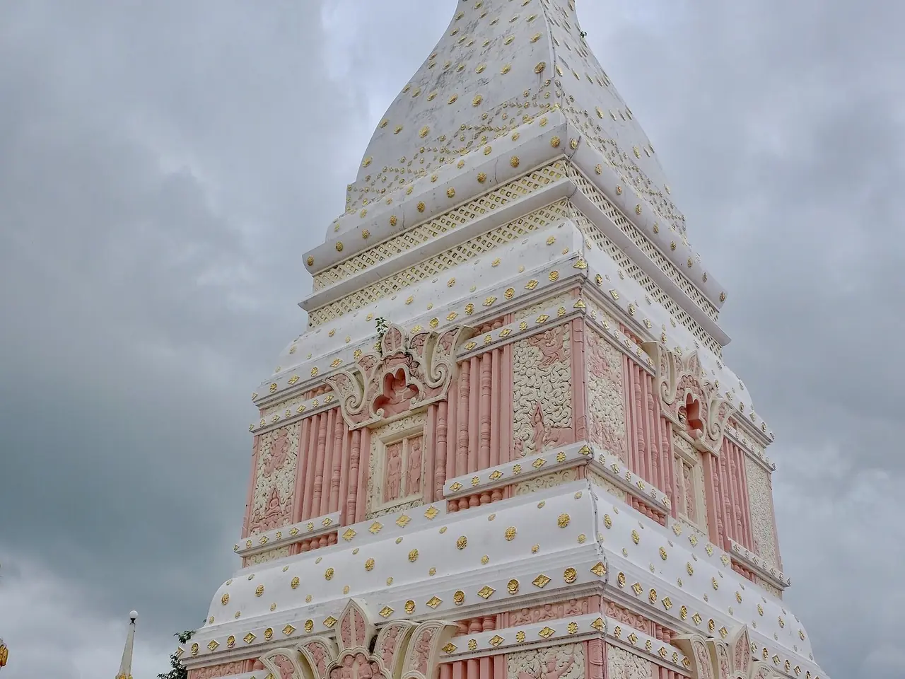 왓 프라탓 레누 (레누나콘)의 모습