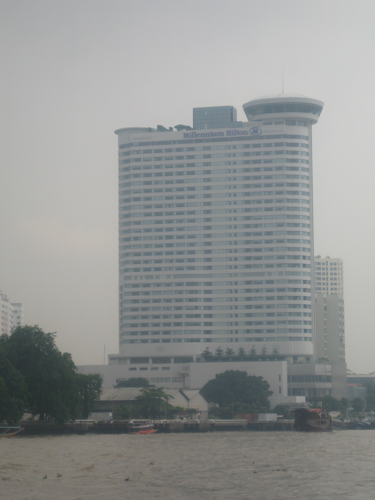 Millennium Hilton Bangkok 건물 외관